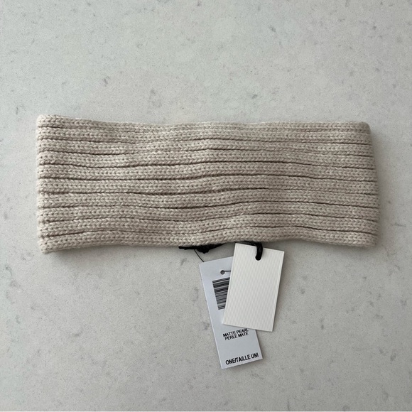 Aritzia Sunday Best // Snow Bunny Headband - Picture 4 of 5